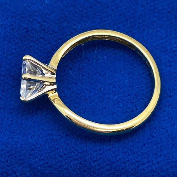 💛 10k Gold 2ct CZ Solitaire Ring - Picture 2 of 6